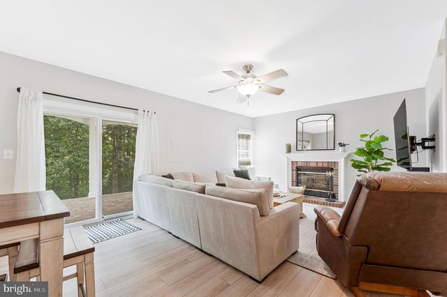 6547 CREEK RUN DR, Centreville, VA 20121