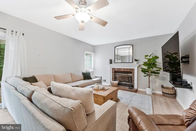 6547 CREEK RUN DR, Centreville, VA 20121