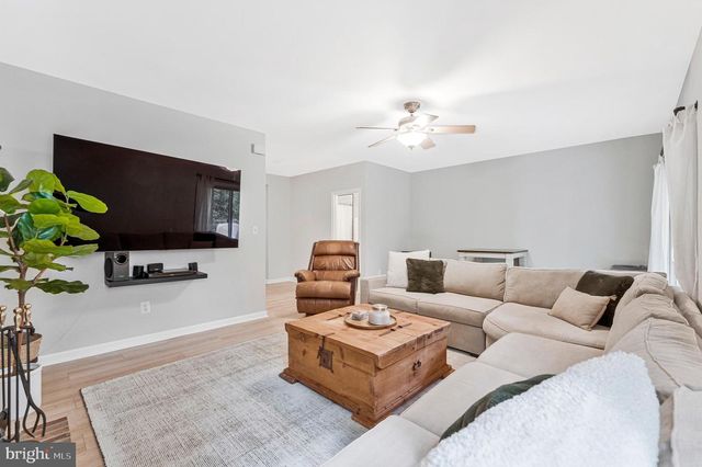 6547 CREEK RUN DR, Centreville, VA 20121