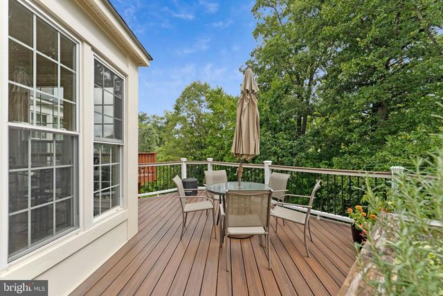 6547 CREEK RUN DR, Centreville, VA 20121