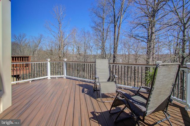 6547 CREEK RUN DR, Centreville, VA 20121