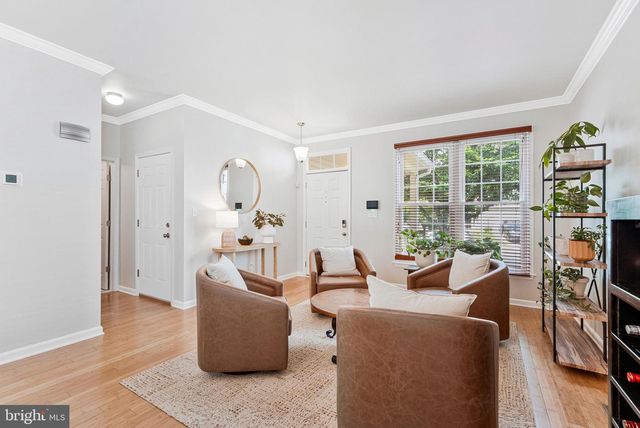 6547 CREEK RUN DR, Centreville, VA 20121