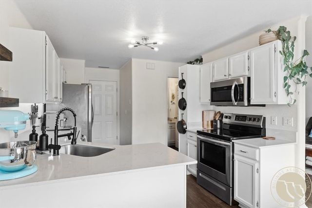 626 S 38th Street W 13, Billings, MT 59102