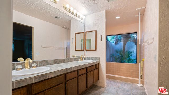 1592 S Compadre Road, Palm Springs, CA 92264
