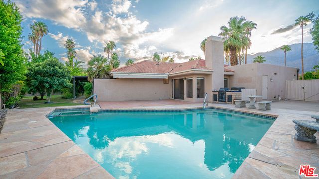 1592 S Compadre Road, Palm Springs, CA 92264