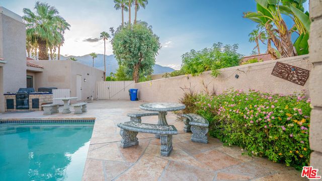 1592 S Compadre Road, Palm Springs, CA 92264
