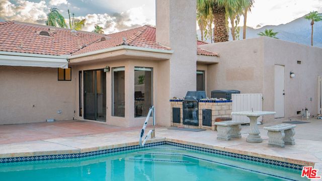 1592 S Compadre Road, Palm Springs, CA 92264