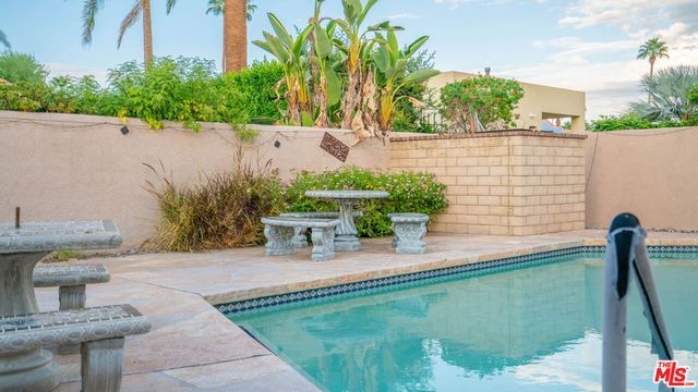1592 S Compadre Road, Palm Springs, CA 92264
