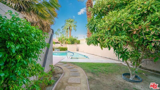 1592 S Compadre Road, Palm Springs, CA 92264