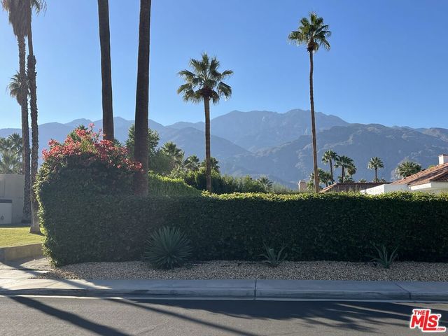 1592 S Compadre Road, Palm Springs, CA 92264