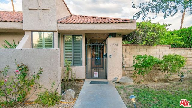 1592 S Compadre Road, Palm Springs, CA 92264