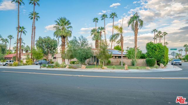 1592 S Compadre Road, Palm Springs, CA 92264