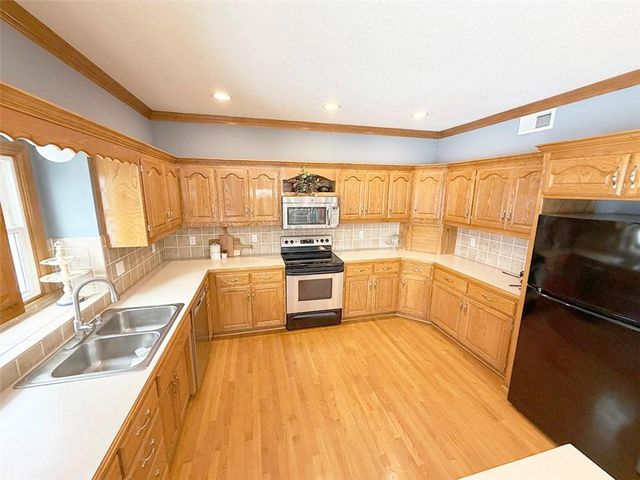 3796 SW Boulder Drive, Lee's Summit, MO 64082