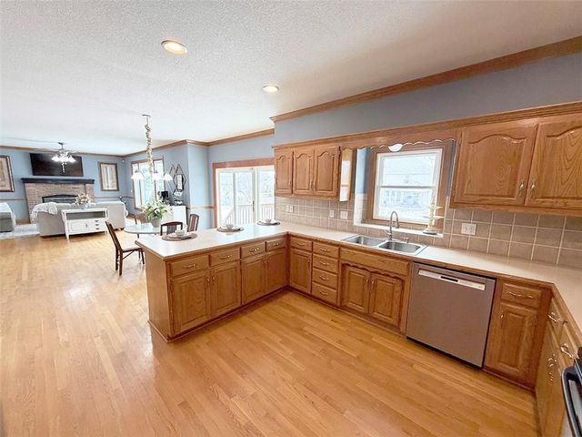 3796 SW Boulder Drive, Lee's Summit, MO 64082