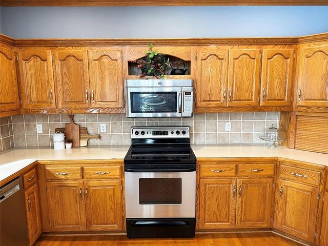 3796 SW Boulder Drive, Lee's Summit, MO 64082