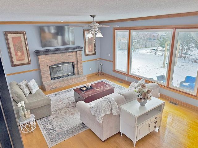 3796 SW Boulder Drive, Lee's Summit, MO 64082