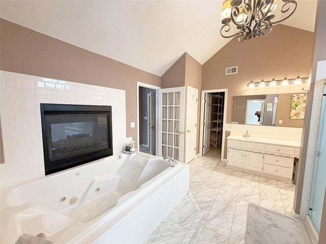 3796 SW Boulder Drive, Lee's Summit, MO 64082