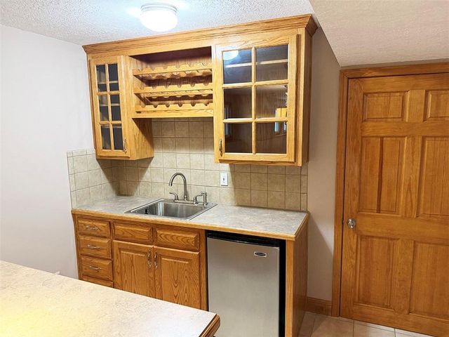 3796 SW Boulder Drive, Lee's Summit, MO 64082