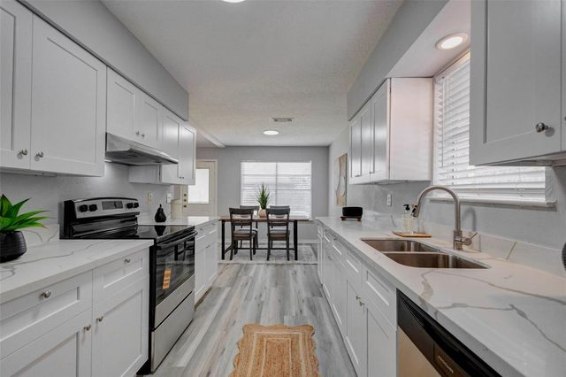 7006 Pickett Drive, Richmond, TX 77469