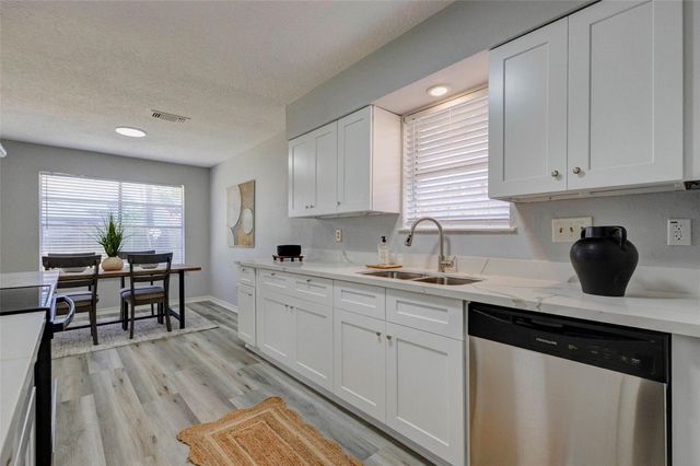 7006 Pickett Drive, Richmond, TX 77469