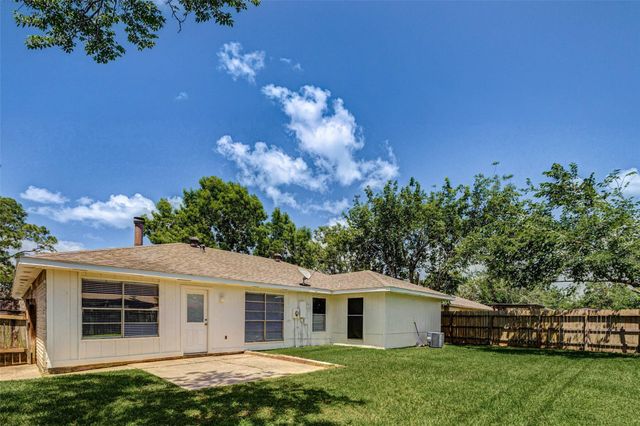 7006 Pickett Drive, Richmond, TX 77469