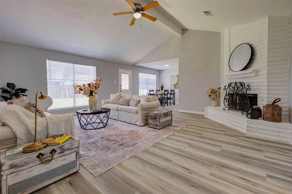 7006 Pickett Drive, Richmond, TX 77469