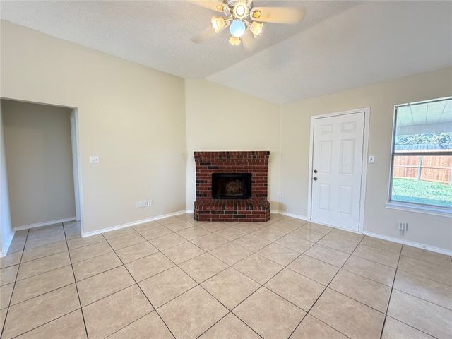 6212 Brookhaven Trail, Arlington, TX 76001