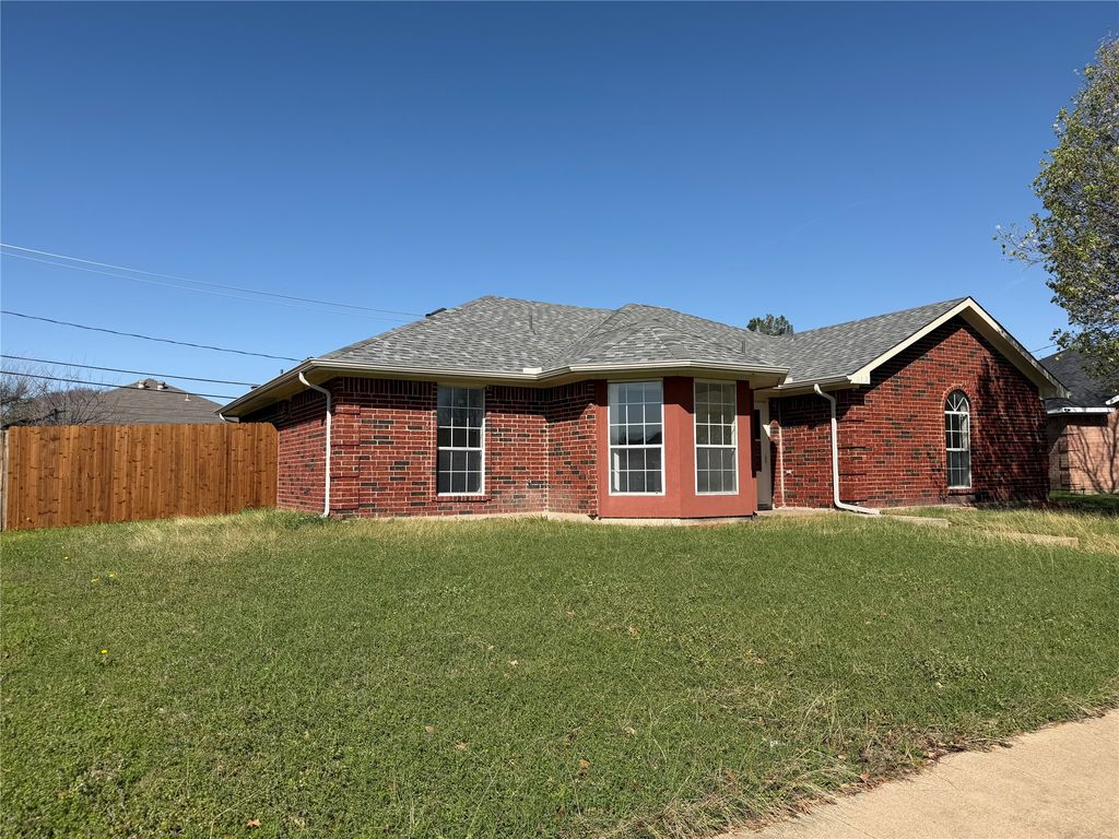 6212 Brookhaven Trail, Arlington, TX 76001