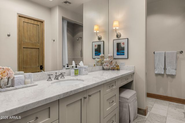 5721 N CASA BLANCA Drive, Paradise Valley, AZ 85253