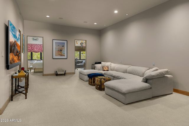 5721 N CASA BLANCA Drive, Paradise Valley, AZ 85253