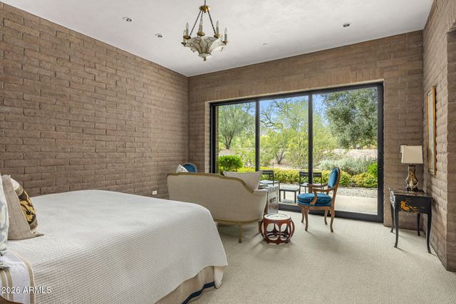 5721 N CASA BLANCA Drive, Paradise Valley, AZ 85253