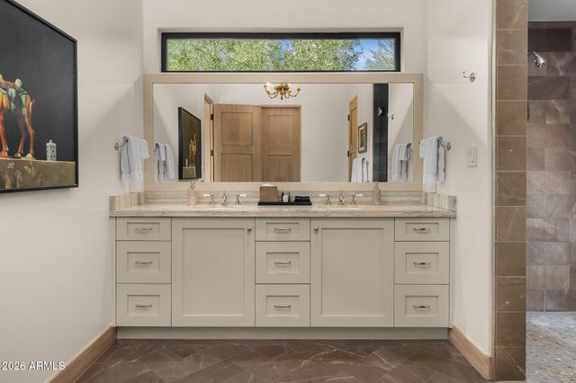 5721 N CASA BLANCA Drive, Paradise Valley, AZ 85253