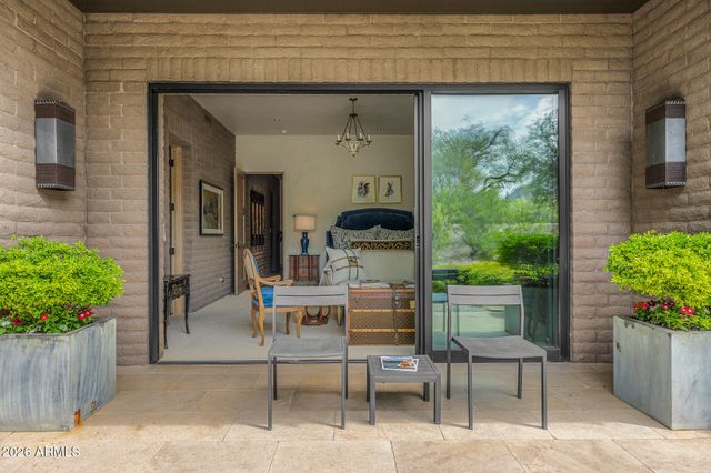 5721 N CASA BLANCA Drive, Paradise Valley, AZ 85253