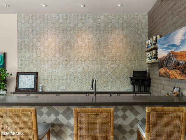 5721 N CASA BLANCA Drive, Paradise Valley, AZ 85253