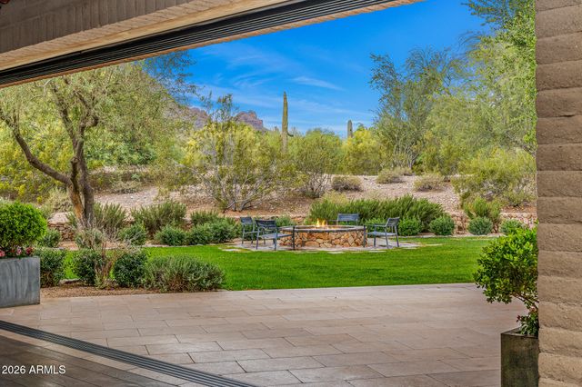 5721 N CASA BLANCA Drive, Paradise Valley, AZ 85253