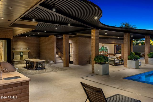 5721 N CASA BLANCA Drive, Paradise Valley, AZ 85253