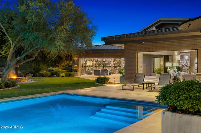 5721 N CASA BLANCA Drive, Paradise Valley, AZ 85253