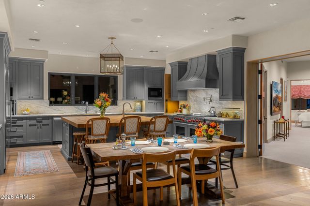 5721 N CASA BLANCA Drive, Paradise Valley, AZ 85253