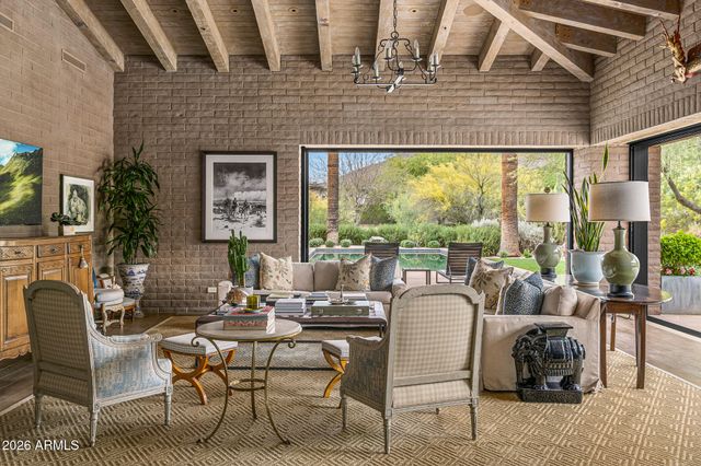 5721 N CASA BLANCA Drive, Paradise Valley, AZ 85253