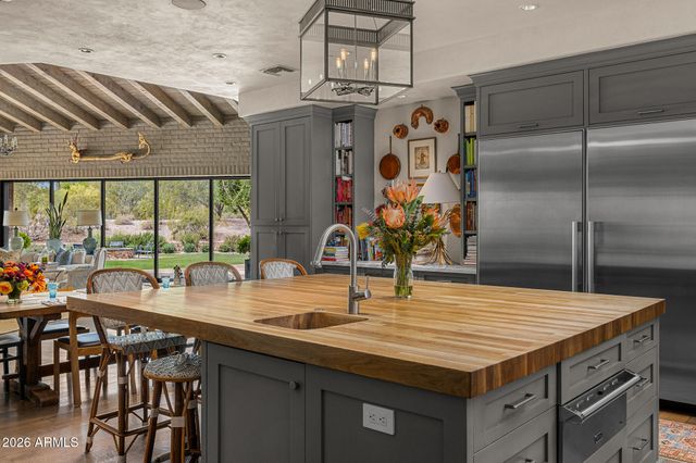 5721 N CASA BLANCA Drive, Paradise Valley, AZ 85253