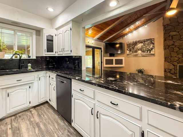 8641 Redbank Road, Redding, CA 96001