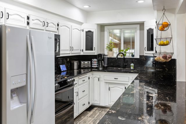 8641 Redbank Road, Redding, CA 96001