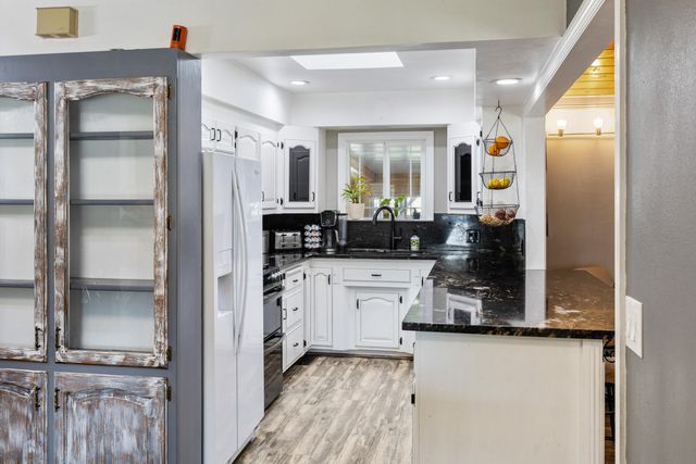 8641 Redbank Road, Redding, CA 96001