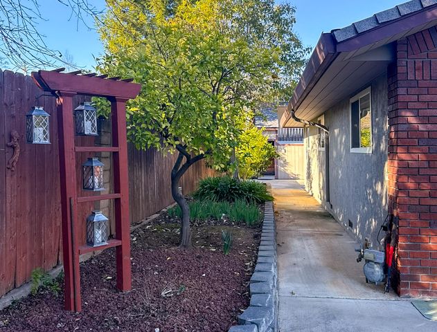 8641 Redbank Road, Redding, CA 96001