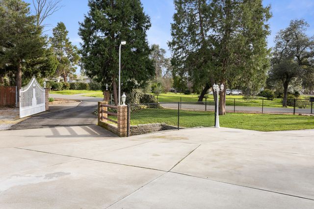 8641 Redbank Road, Redding, CA 96001