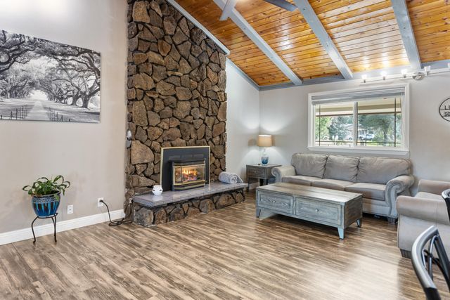 8641 Redbank Road, Redding, CA 96001