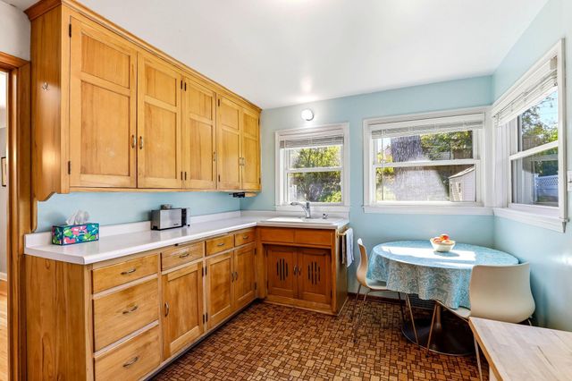 1194 Englewood Avenue, Saint Paul, MN 55104