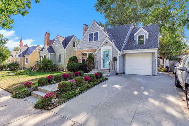 1194 Englewood Avenue, Saint Paul, MN 55104