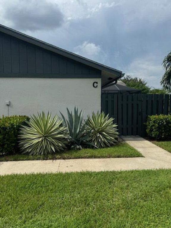 1171 Summit Trail Circle C, West Palm Beach, FL 33415