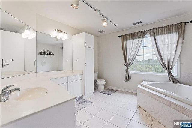 15 Dana Drive, Lafayette, NJ 07848